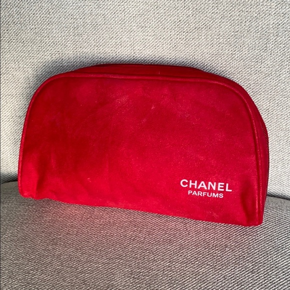 CHANEL RED COSMETIC CASE ----ITEM SOLD---- - Picture 2 of 8